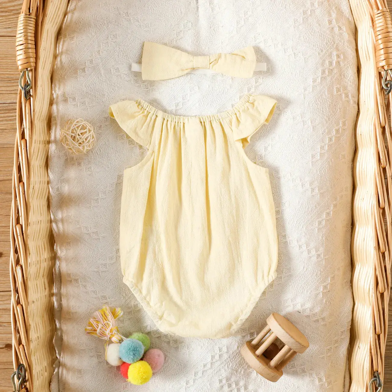 2pcs Baby Girl Flutter Sleeve Rompers Suit Set in Solid Color